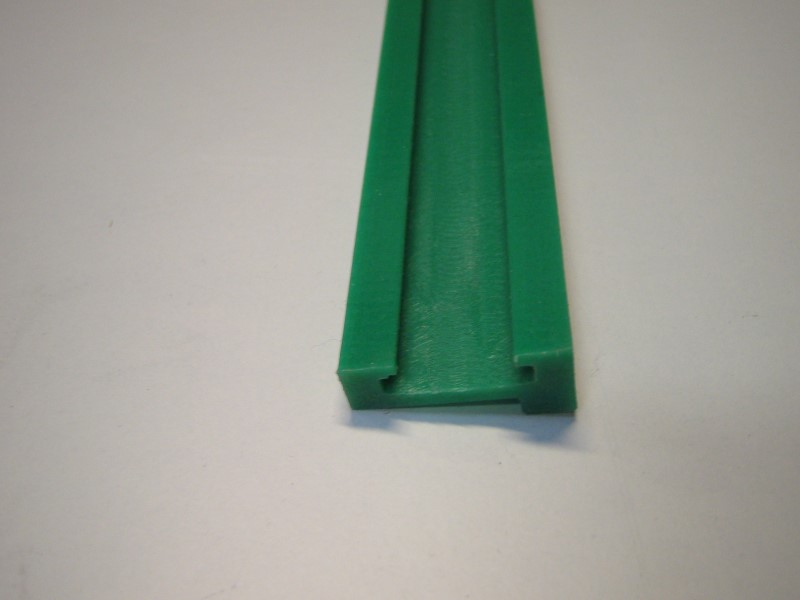 20P20366, Profil C - med kant grøn L=2000mm